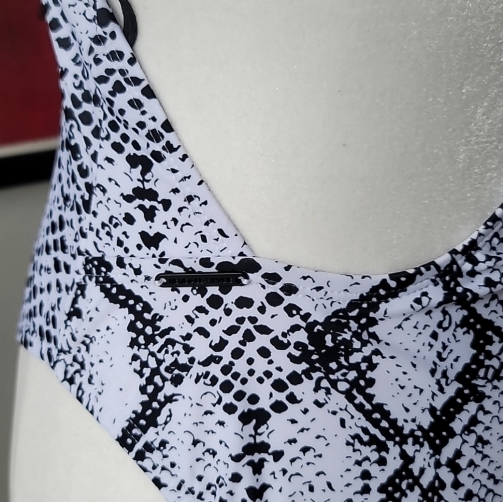 Kendall + Kylie NWT Snakeskin Print One-Piece Swimsuit Size Small In White/Black - Picture 8 of 13